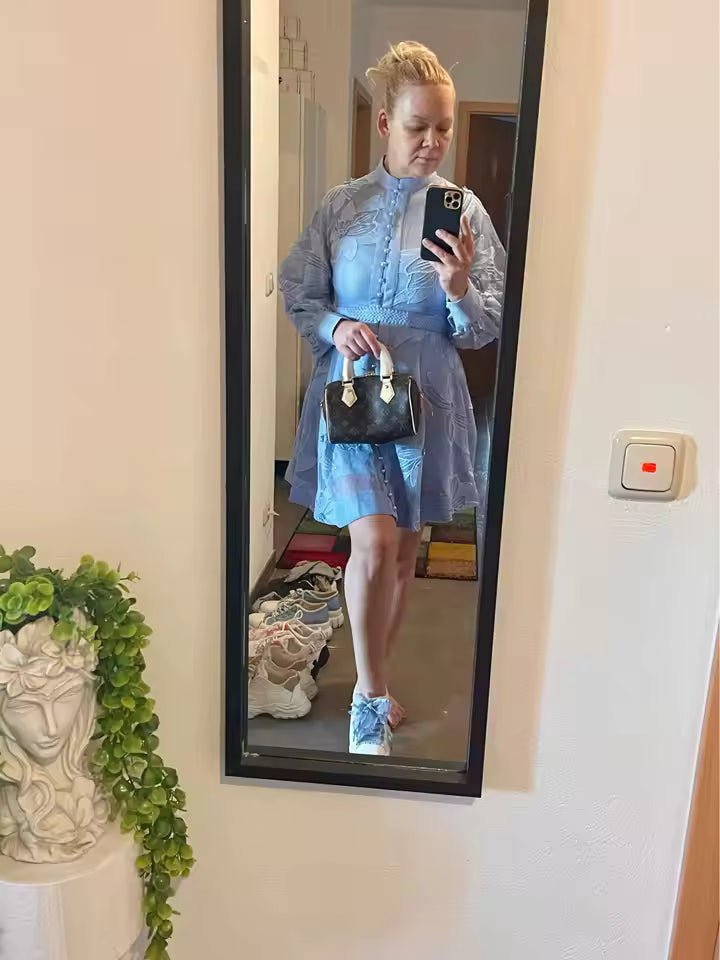 Vestido de encaje bordado con cinturón Lucia