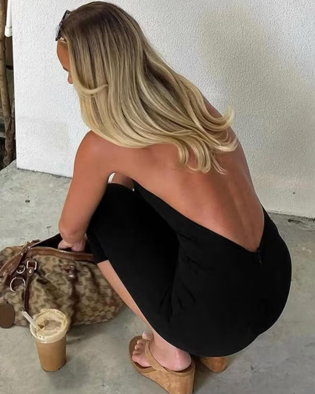 Mono halter con espalda descubierta Lucy