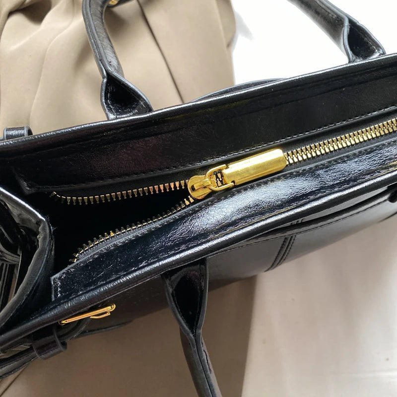 Bolso de hombro Luna con detalle de cinturón