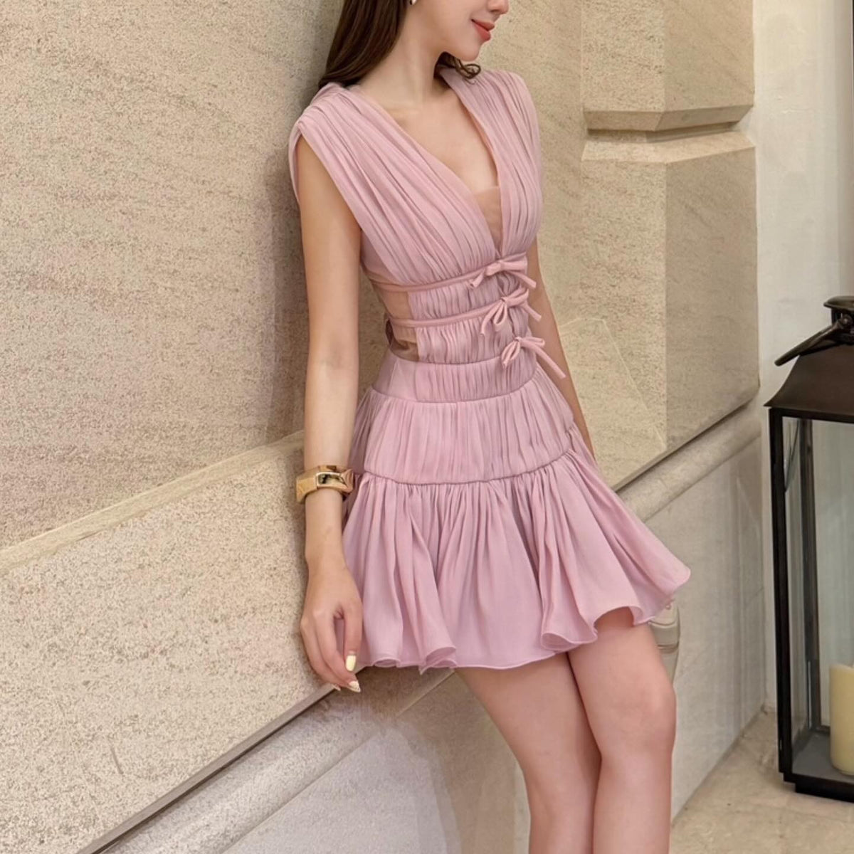 Vestido de cóctel con volantes y escote en V Matilde
