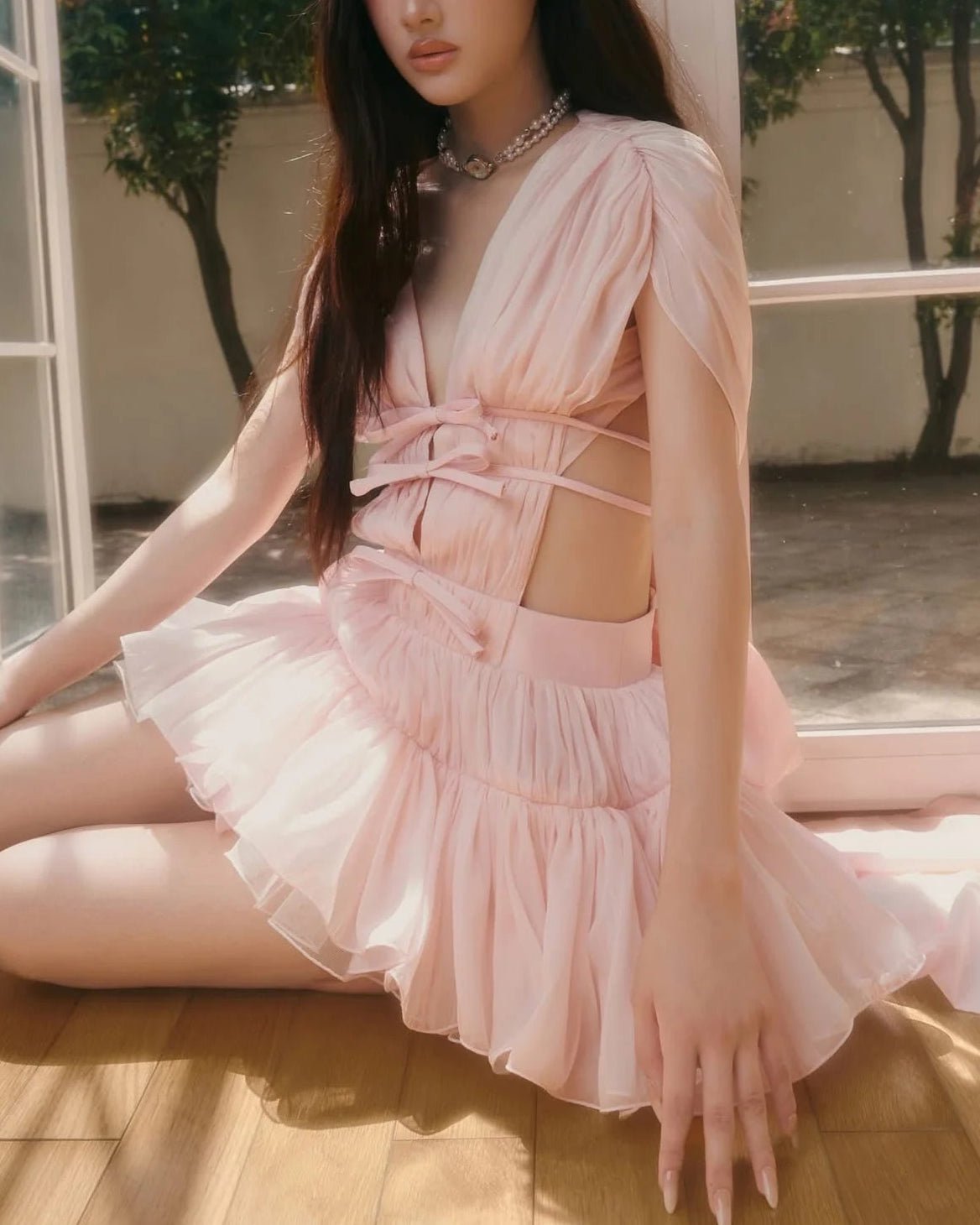 Vestido de cóctel con volantes y escote en V Matilde