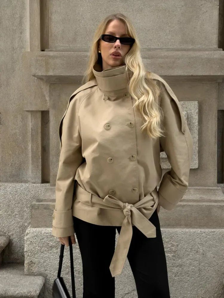 Gabardina corta Melanie de cuello mao
