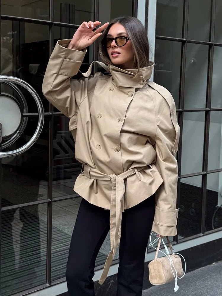 Gabardina corta Melanie de cuello mao