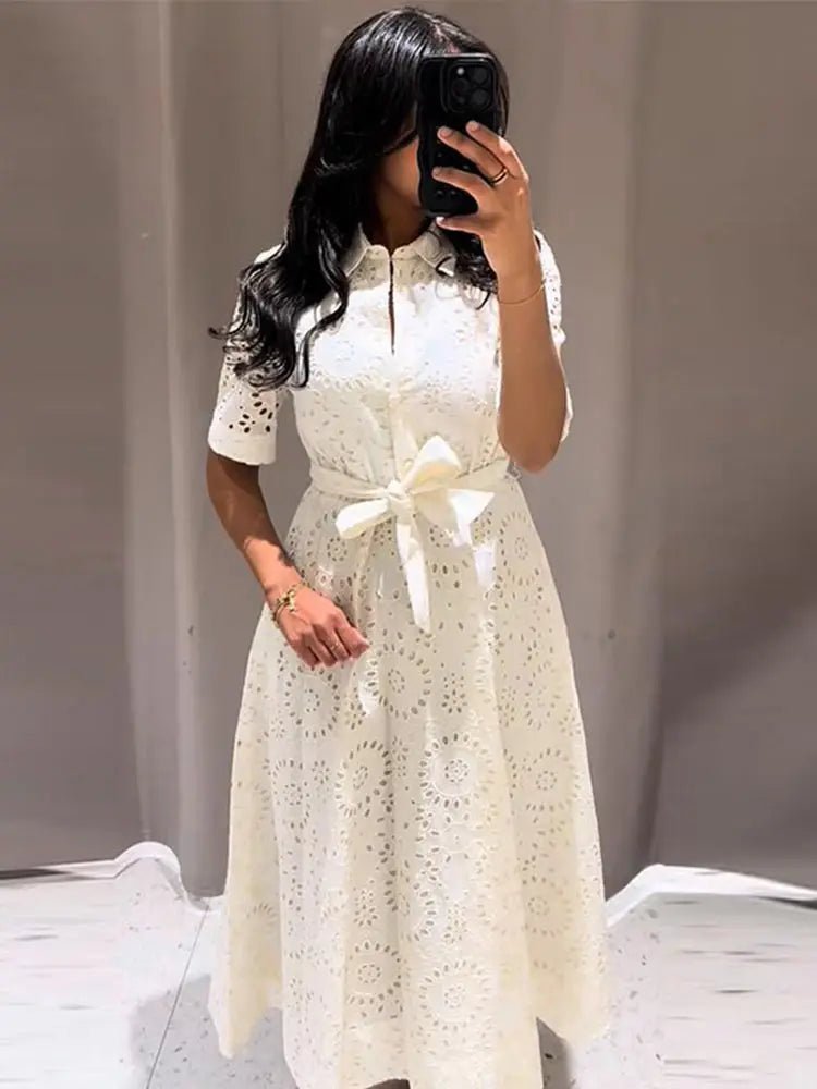 Vestido midi bordado con cinturón Merida