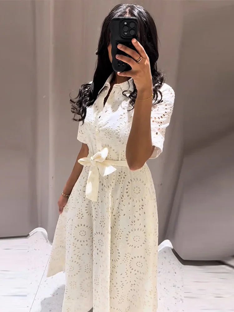 Vestido midi bordado con cinturón Merida