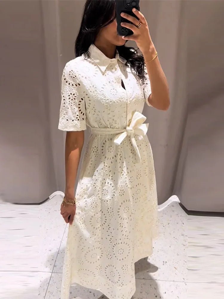Vestido midi bordado con cinturón Merida