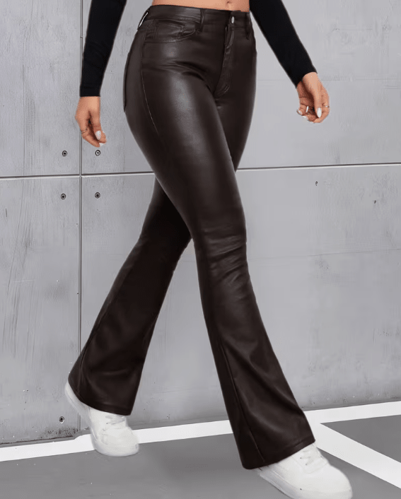 Pantalones acampanados de cuero sintético Michelle