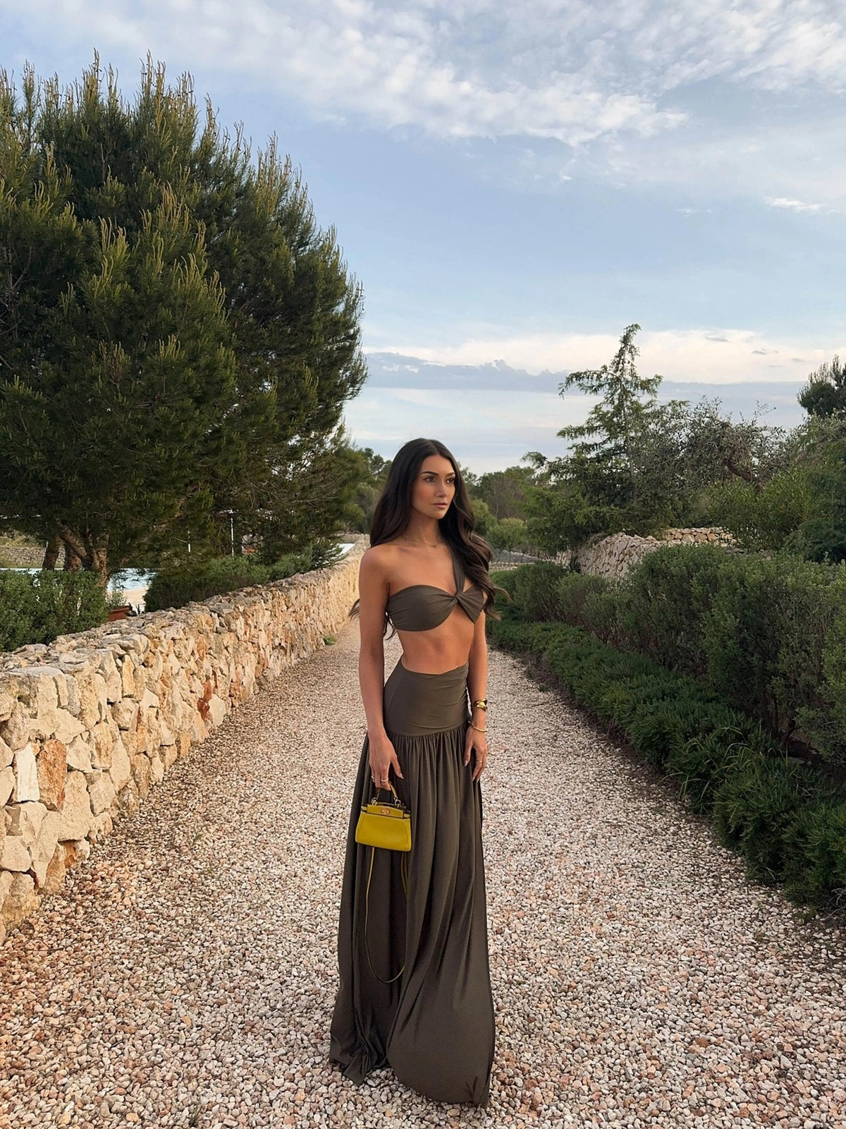 Conjunto de top corto cruzado y falda larga Miranda