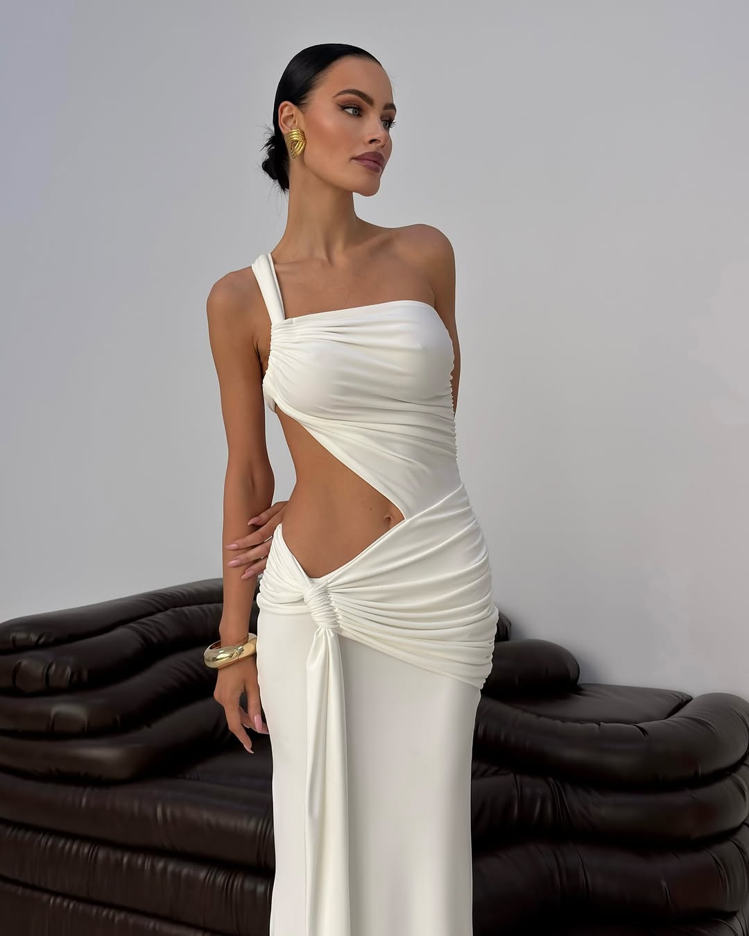 Vestido largo de un solo hombro con abertura Mirelle