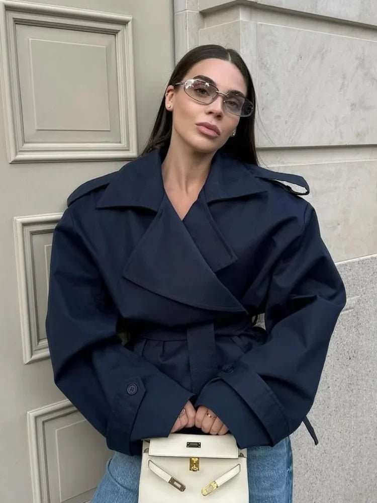 Gabardina corta Molly con cinturón