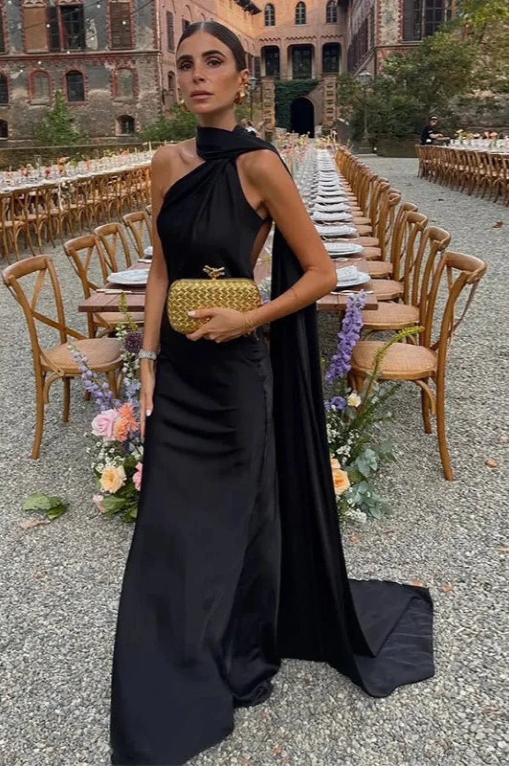 Vestido largo Neele de satén con cuello halter y espalda descubierta