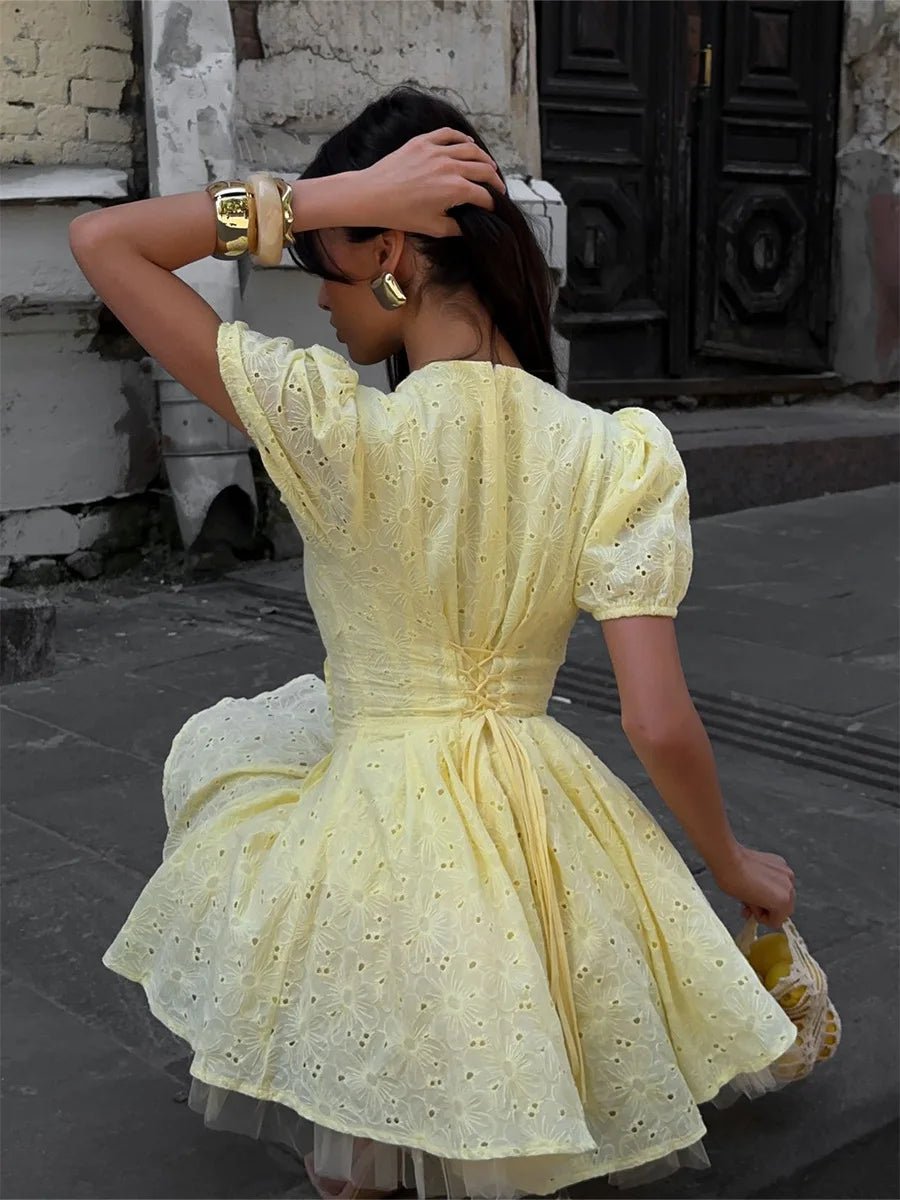 Minivestido de manga abullonada y escote en V Nicole