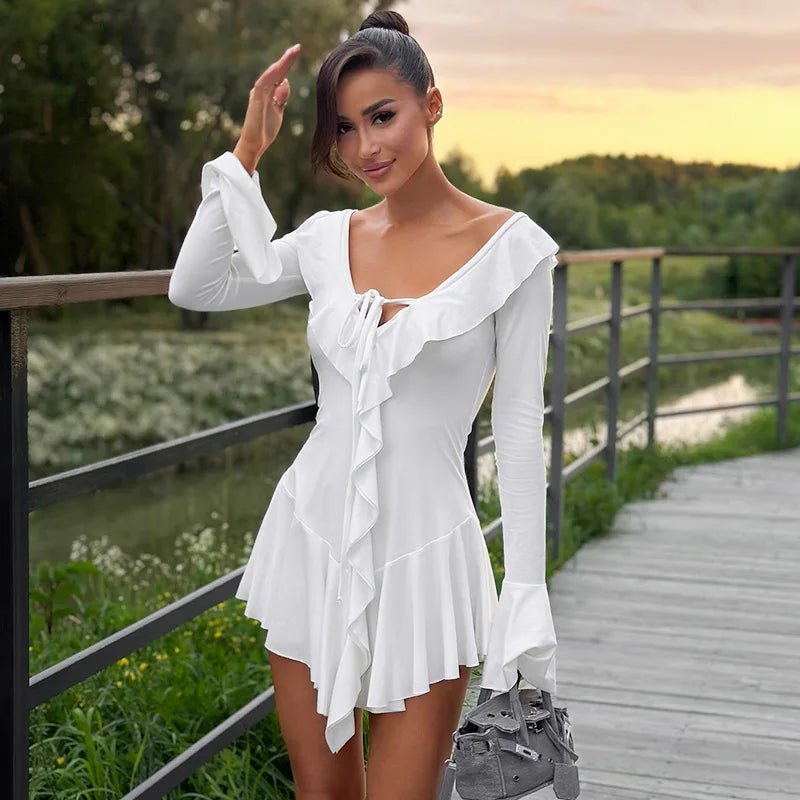 Minivestido con volantes y escote en V Nicole
