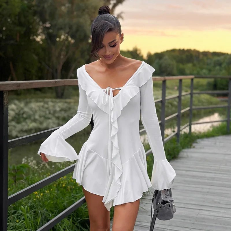 Minivestido con volantes y escote en V Nicole