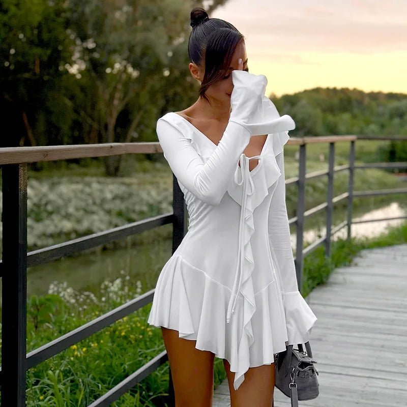 Minivestido con volantes y escote en V Nicole