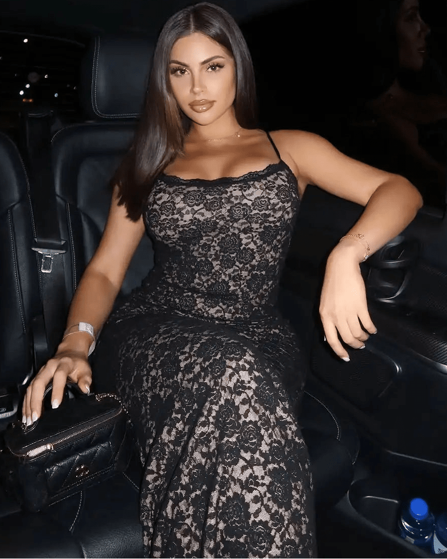 Maxivestido de encaje con hombros descubiertos Nina