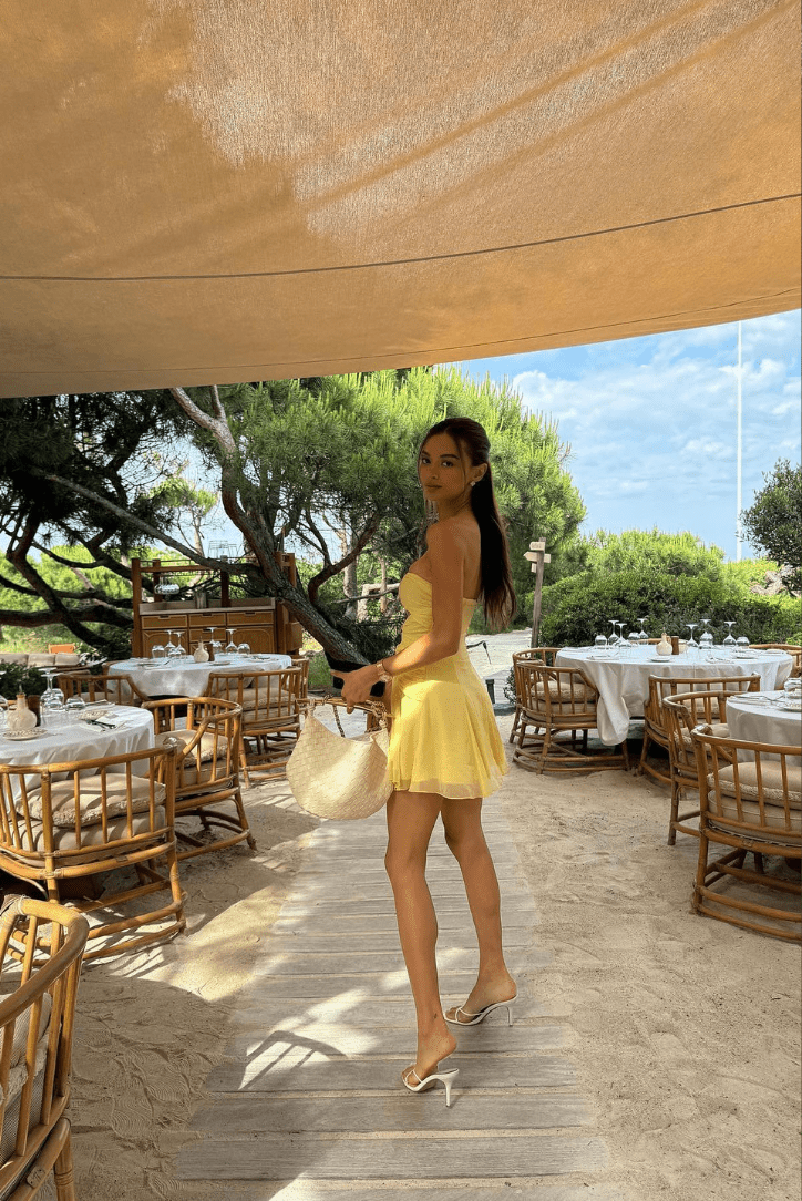 Vestido corto palabra de honor con aberturas Nina
