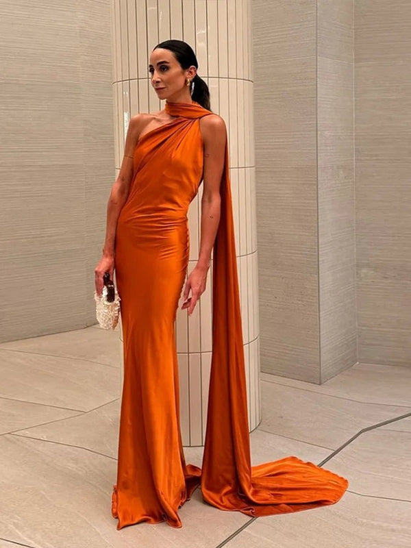 Vestido de satén halter con espalda descubierta Noor