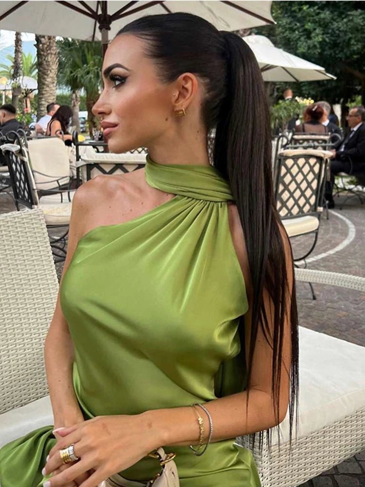 Vestido de satén halter con espalda descubierta Noor