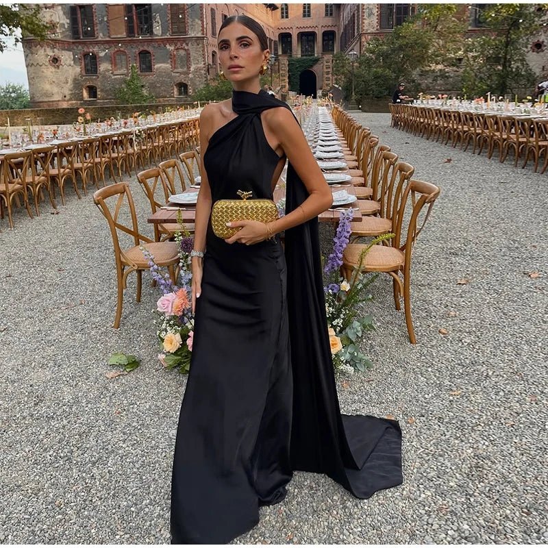 Vestido de satén halter con espalda descubierta Noor
