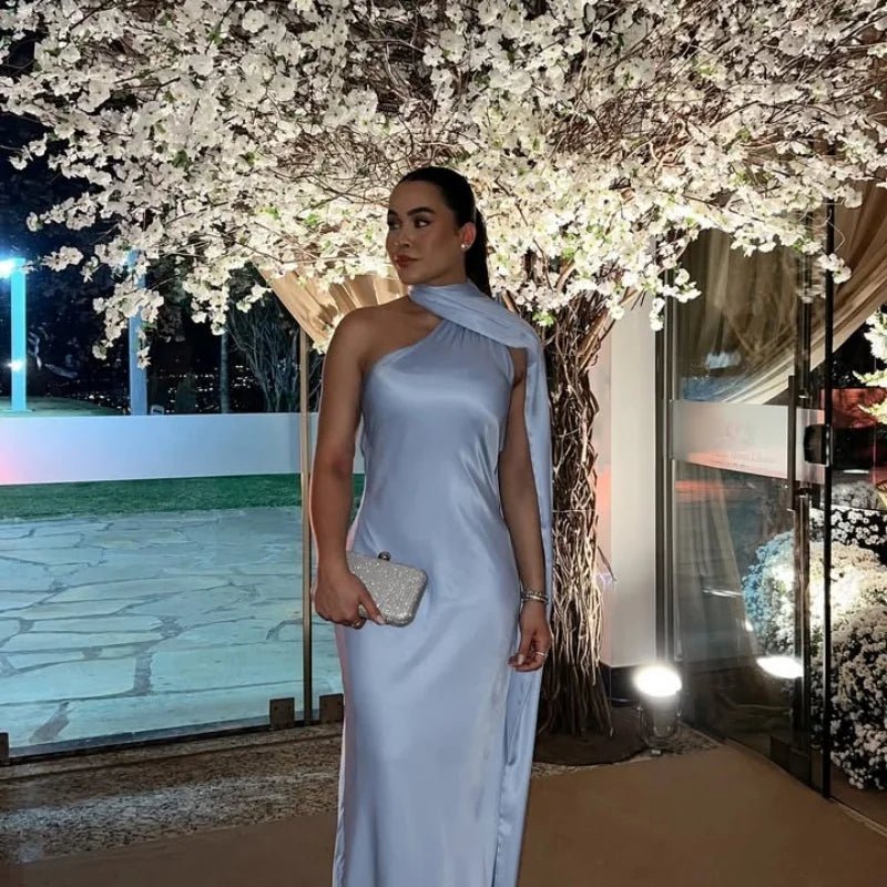 Vestido de satén halter con espalda descubierta Noor