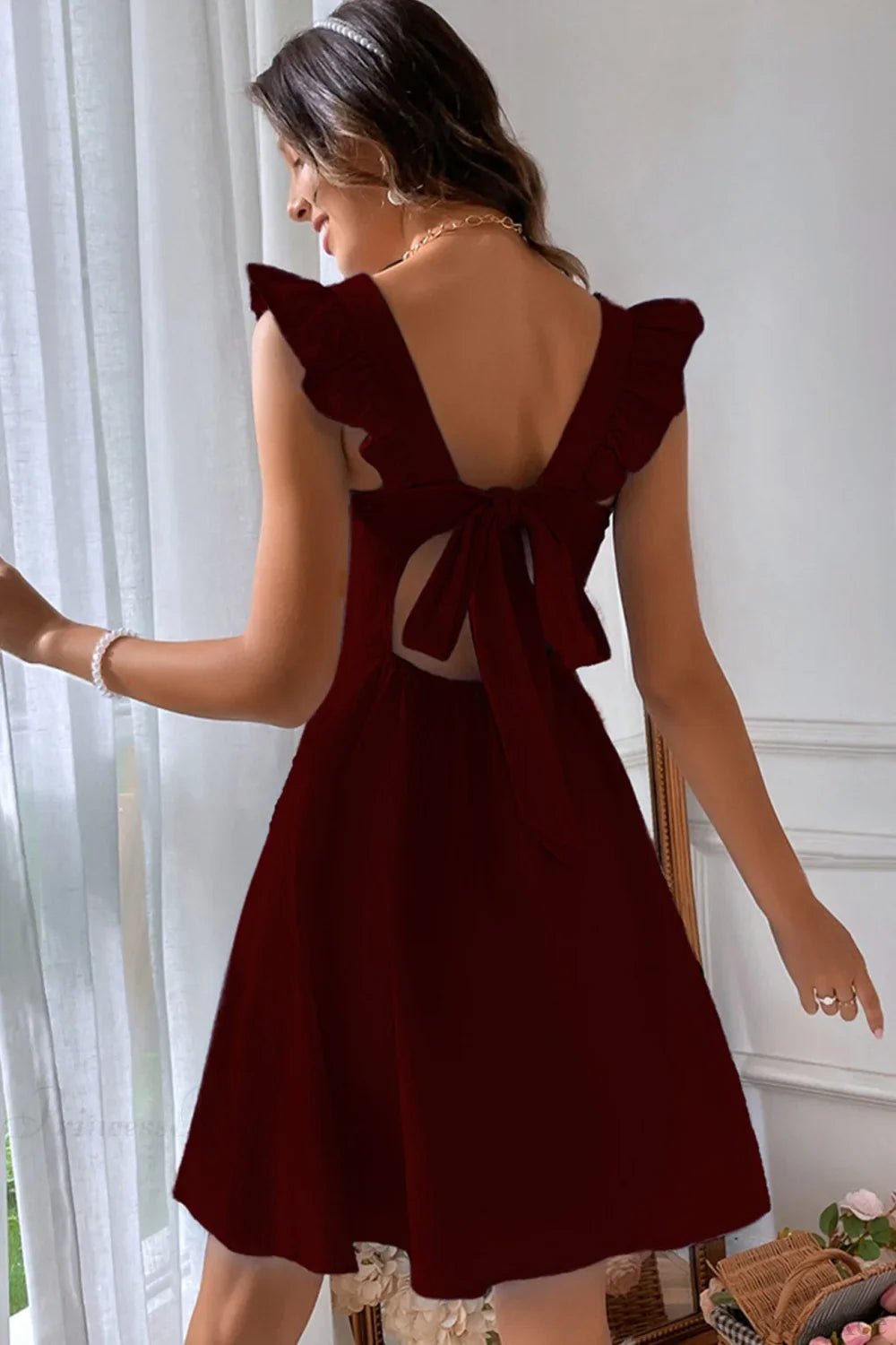 Minivestido sin mangas Nora con volante y lazo trasero