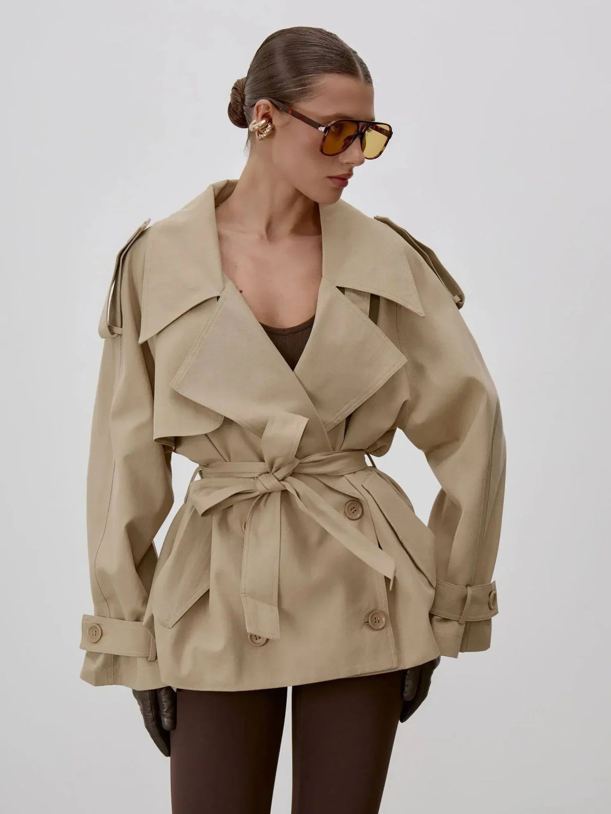 Gabardina de cuello mao con cordones Octavia
