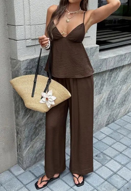 Conjunto de camiseta de tirantes con escote pronunciado en V y pantalones de pierna ancha Odette