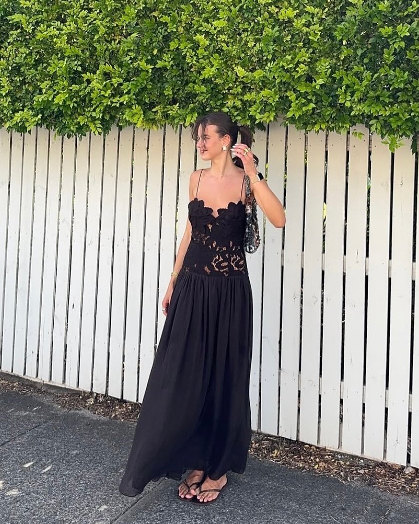 Vestido halter de encaje y malla Orla