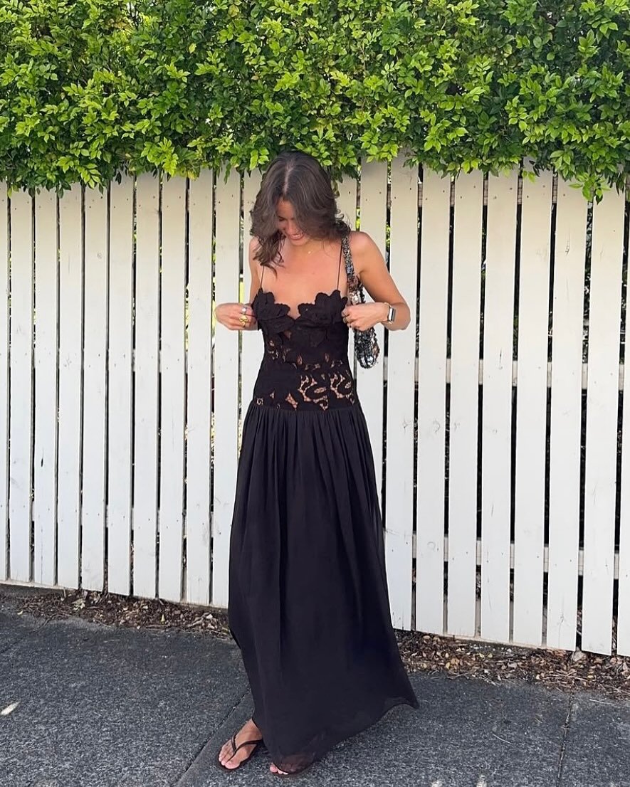 Vestido halter de encaje y malla Orla