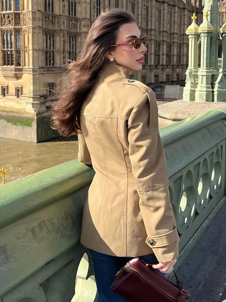 Chaqueta entallada Petunia con cuello alto