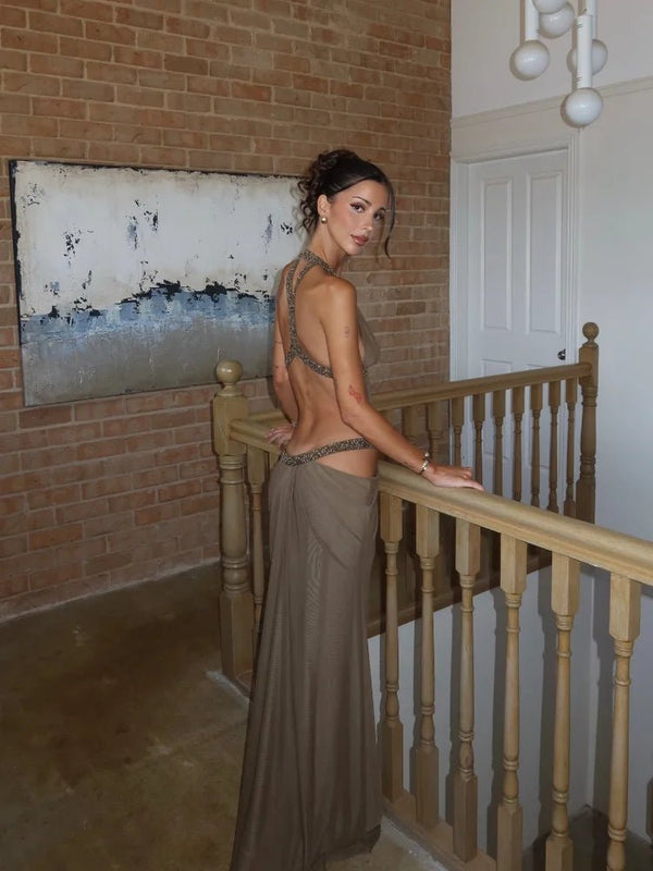 Vestido largo de noche con lentejuelas y cuello halter Rafaela
