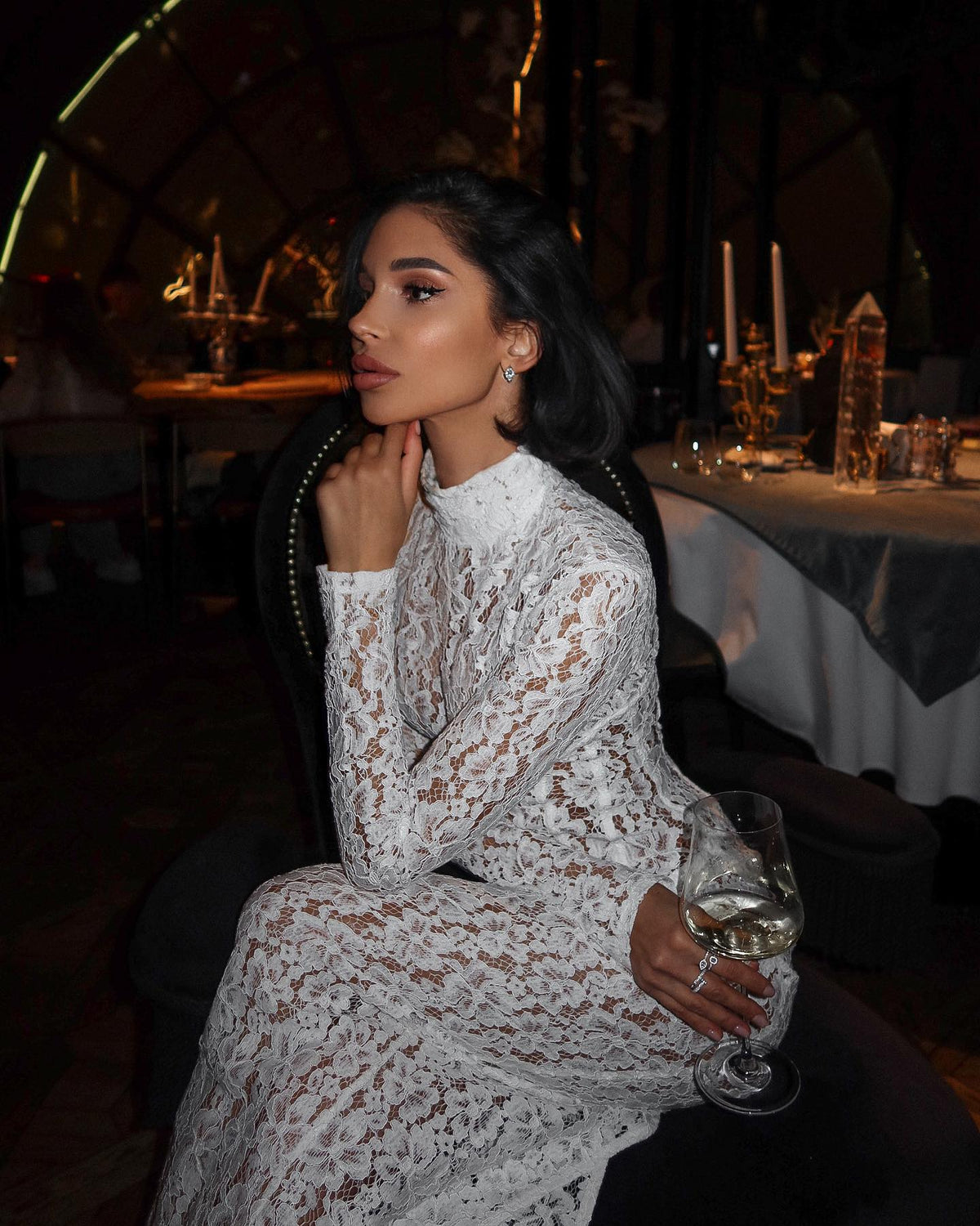Vestido largo de encaje y cuello alto Raina