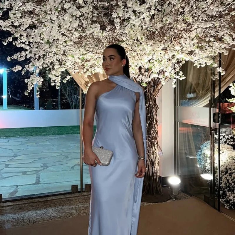 Vestido de noche Raisa de satén con lazo y espalda descubierta