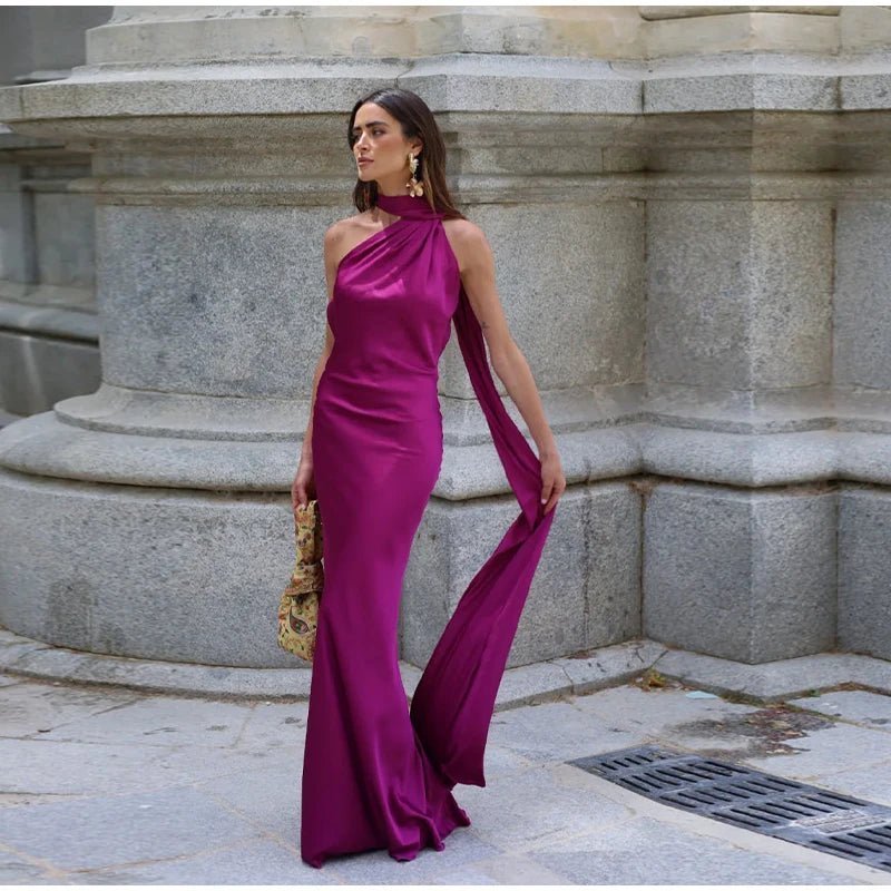 Vestido de noche Raisa de satén con lazo y espalda descubierta
