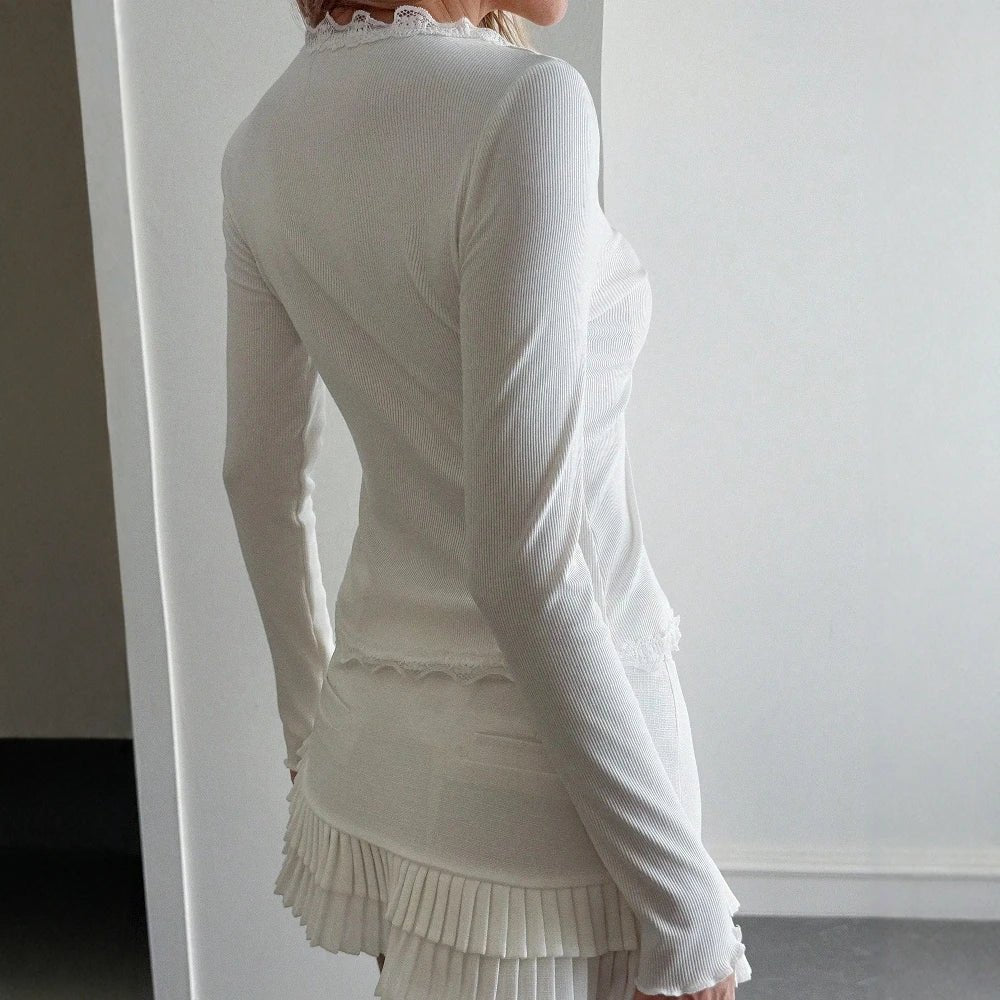Blusa de canalé con ribete de encaje y escote de pico Roxana