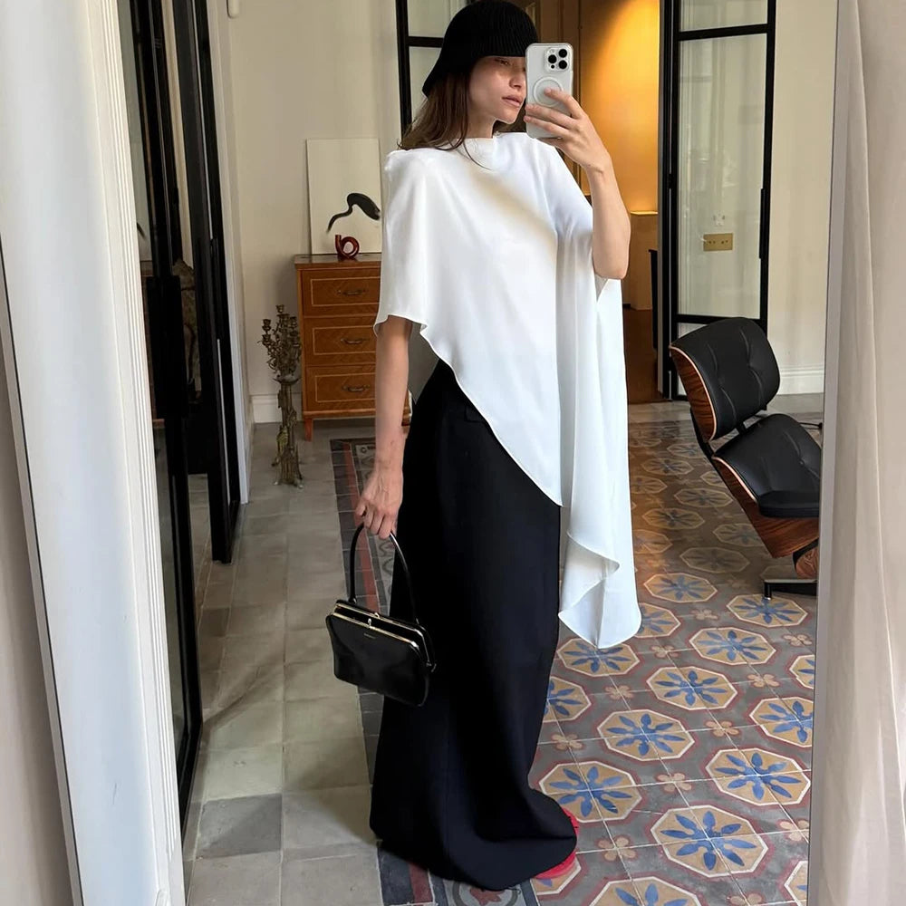 Vestido largo de satén con cuello alto y sin mangas