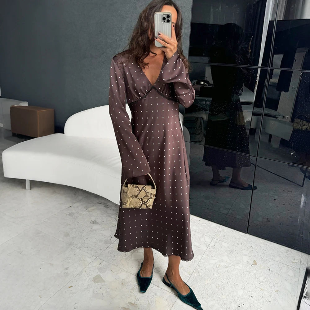 Vestido de satén con escote en V