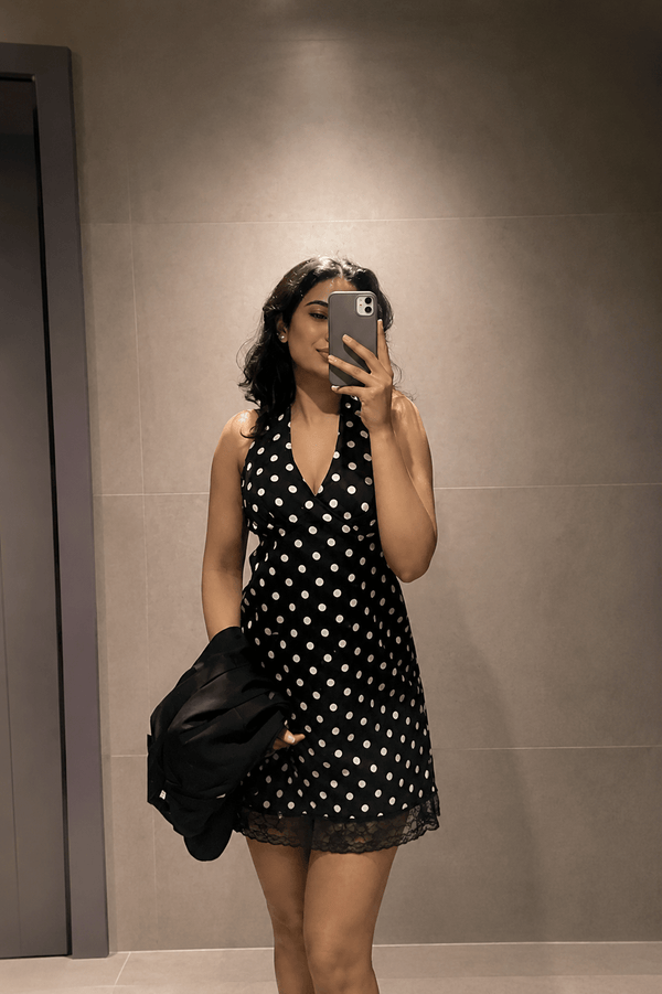 Vestido corto Sofia sin espalda y con lunares