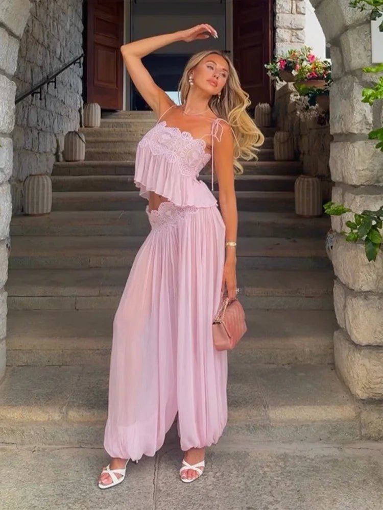 Conjunto Sophia de top corto y pantalón con volantes de encaje floral