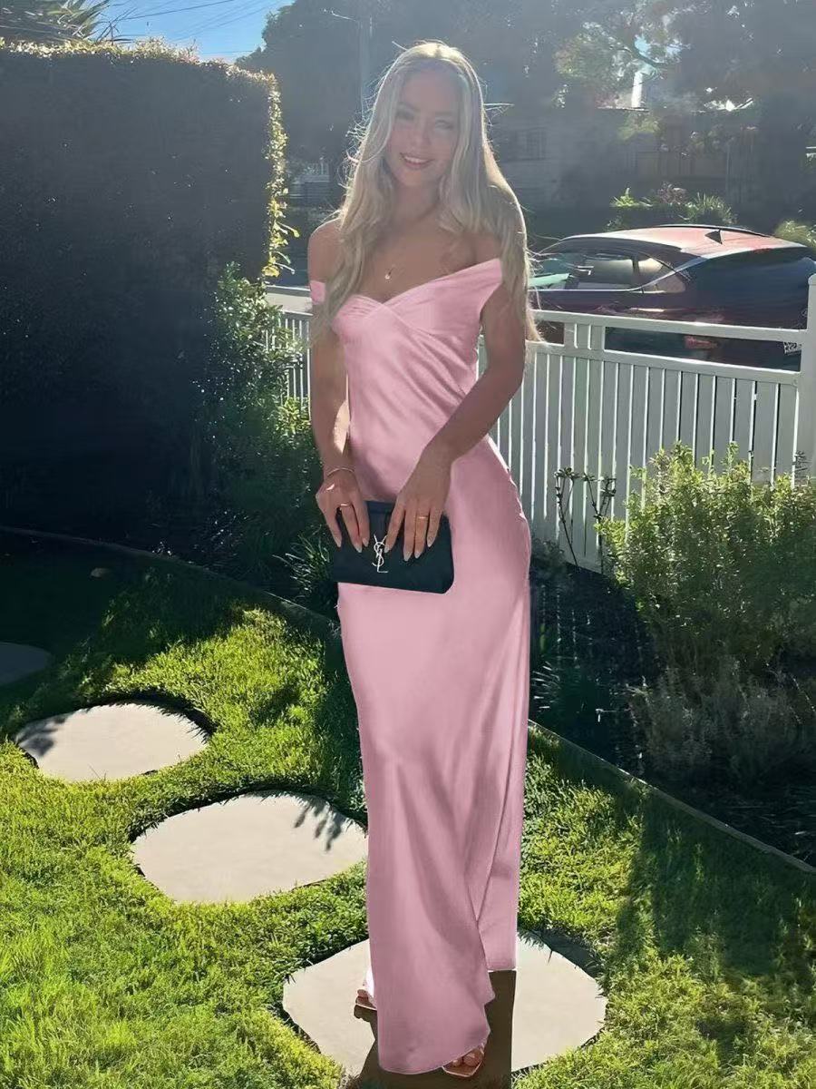 Vestido largo de satén con hombros descubiertos Sophia
