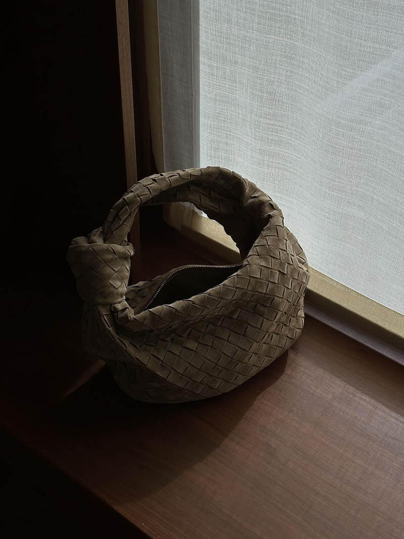 Mini bolso de mano de ante trenzado