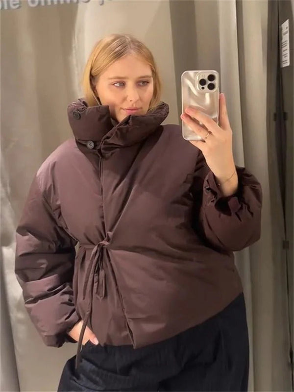 Chaqueta acolchada con cuello alto y cierre de lazo Suzy