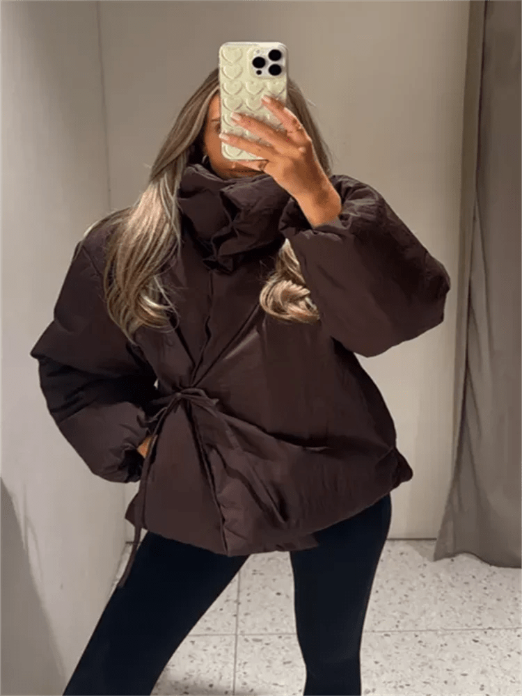 Chaqueta acolchada con cuello alto y cierre de lazo Suzy