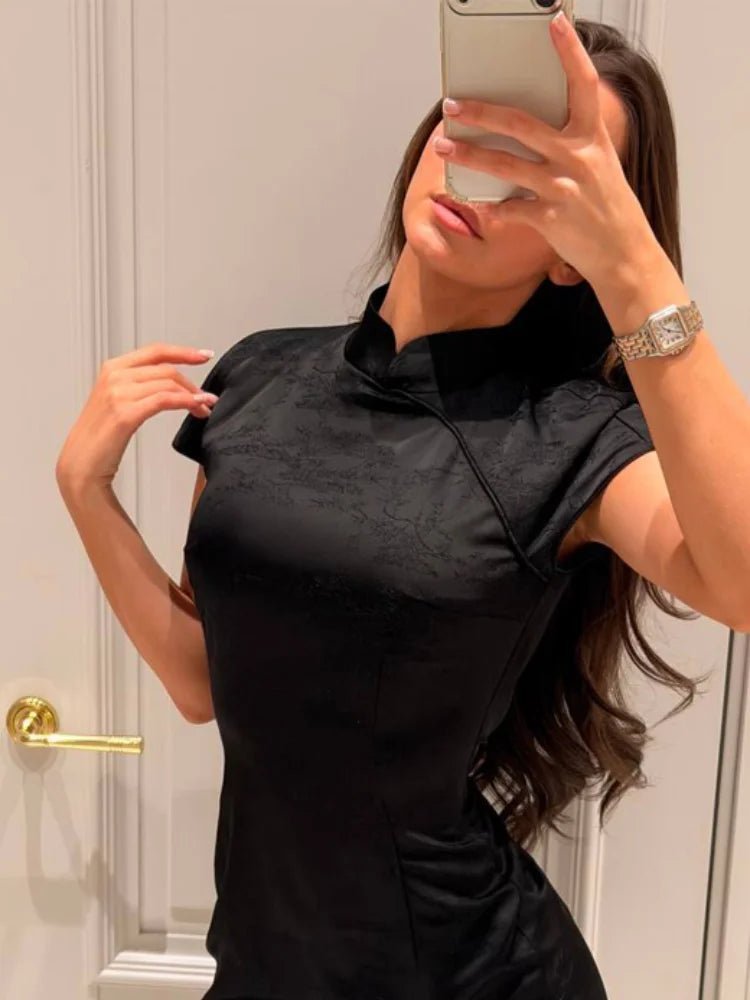 Vestido de satén con cuello de encaje Talia
