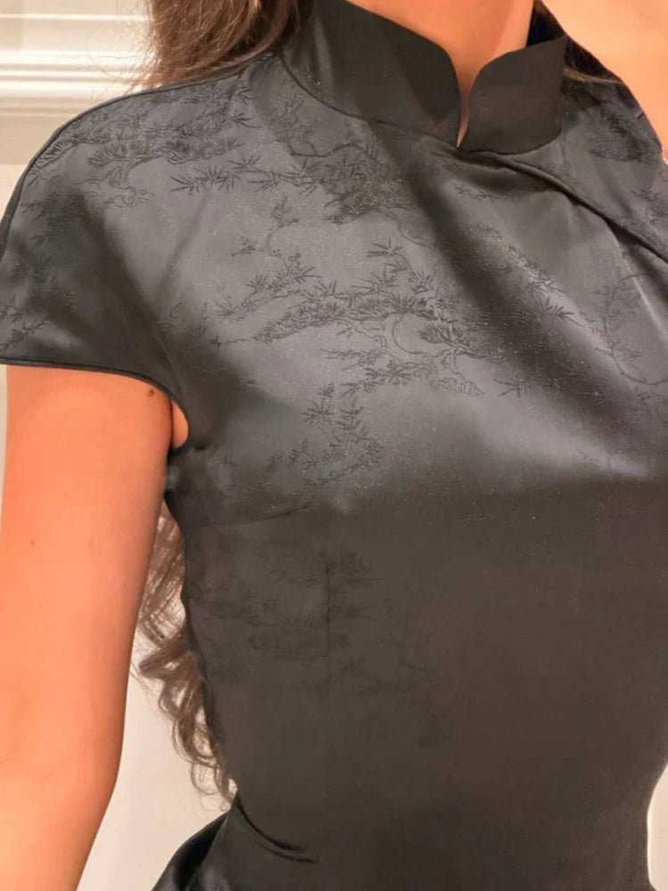 Vestido de satén con cuello de encaje Talia