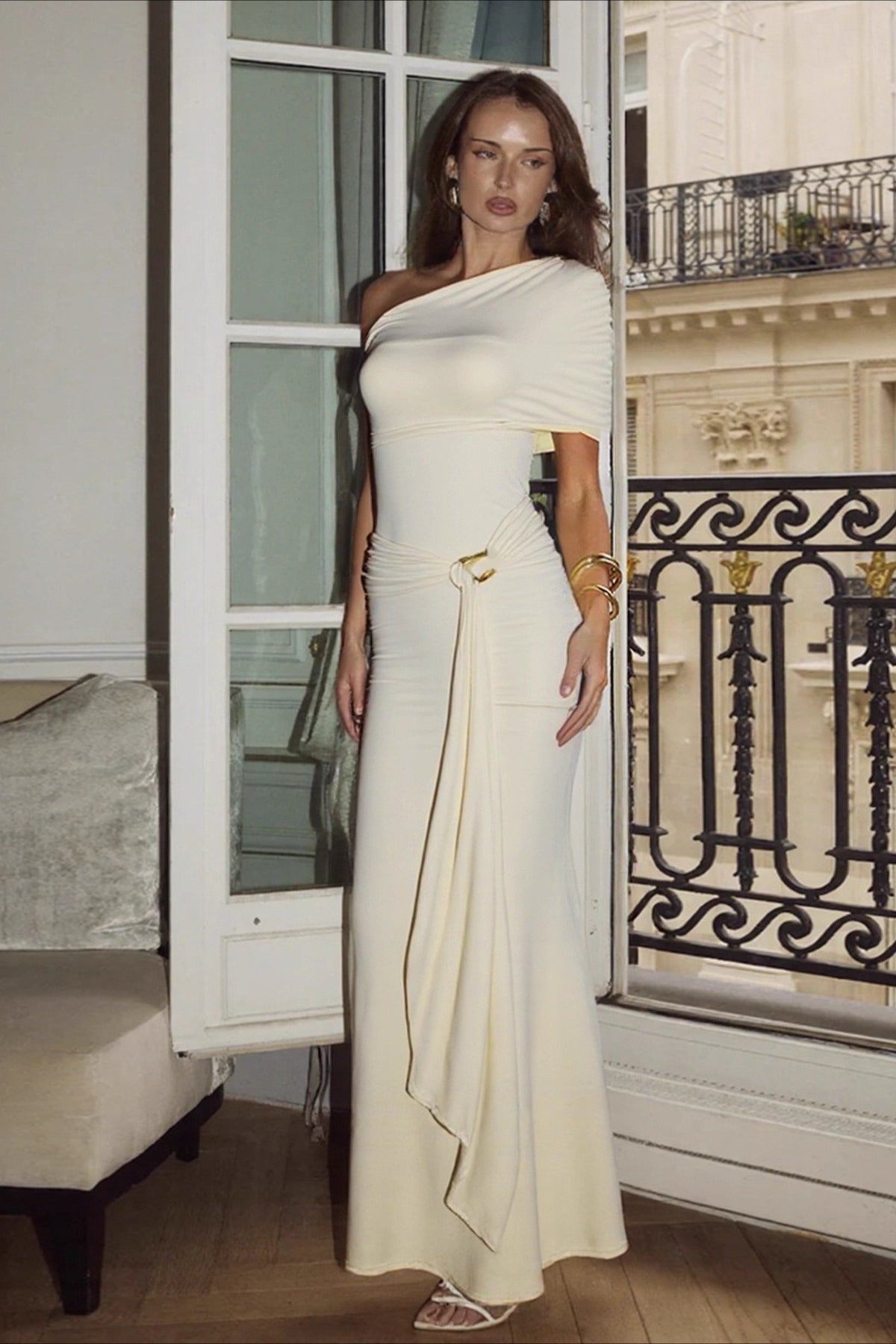 Vestido largo Taylor ceñido y asimétrico