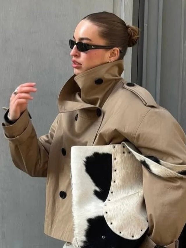 Gabardina corta Thea con cinturón