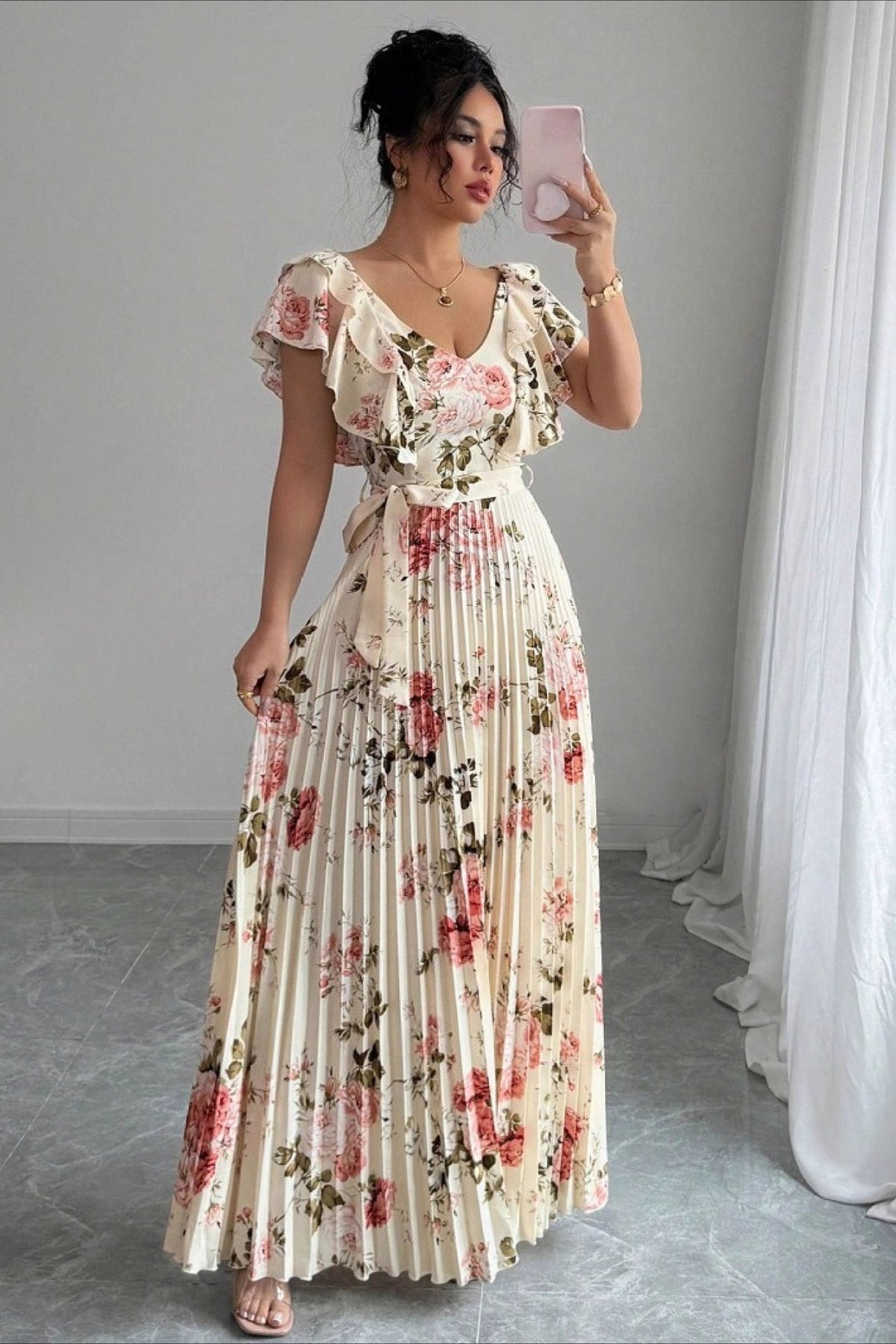 Maxivestido Valentina floral, con escote en V y mangas de volantes
