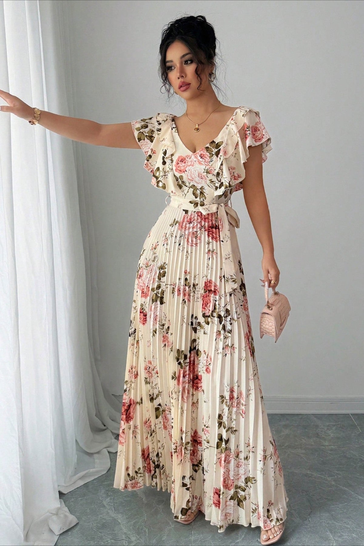 Maxivestido Valentina floral, con escote en V y mangas de volantes